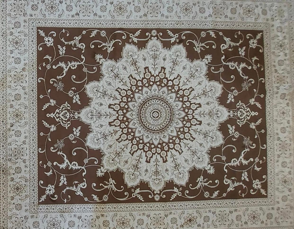 Tapete tipo Persa marrom