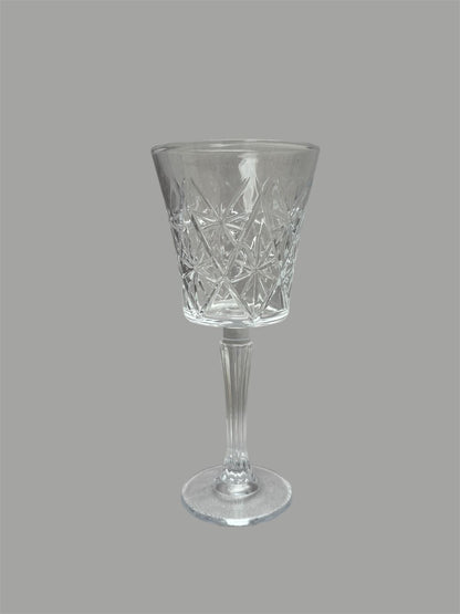 Taça Estrelada de cristal em fundo neutro