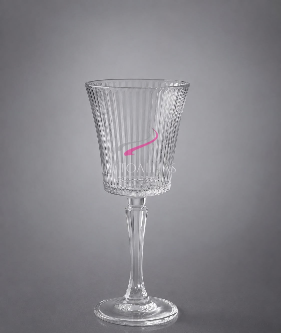 Taça Portinari Transparente canelada de 280 ml, em fundo cinza